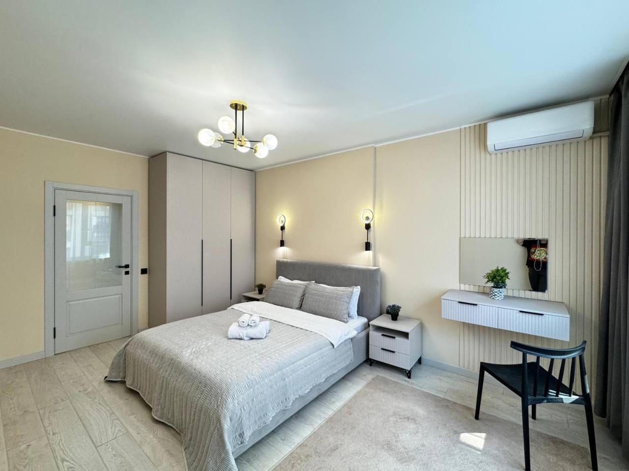 Apartment 2 4 You, Flat 184 *